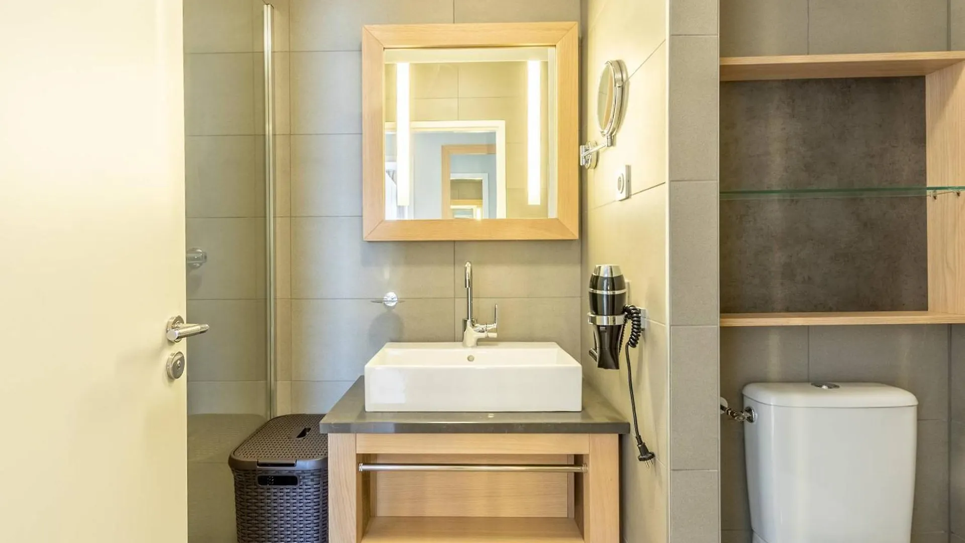 Appartement Moderne 4 Pieces Avec Piscine, Spa, Parking Et Acces Direct Aux Pistes - Fr-1-352-65 Les Arcs