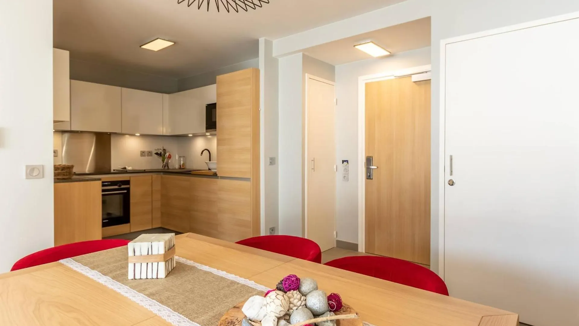 Appartement Moderne 4 Pieces Avec Piscine, Spa, Parking Et Acces Direct Aux Pistes - Fr-1-352-65 Les Arcs  0*, Les Arcs (Savoie) France