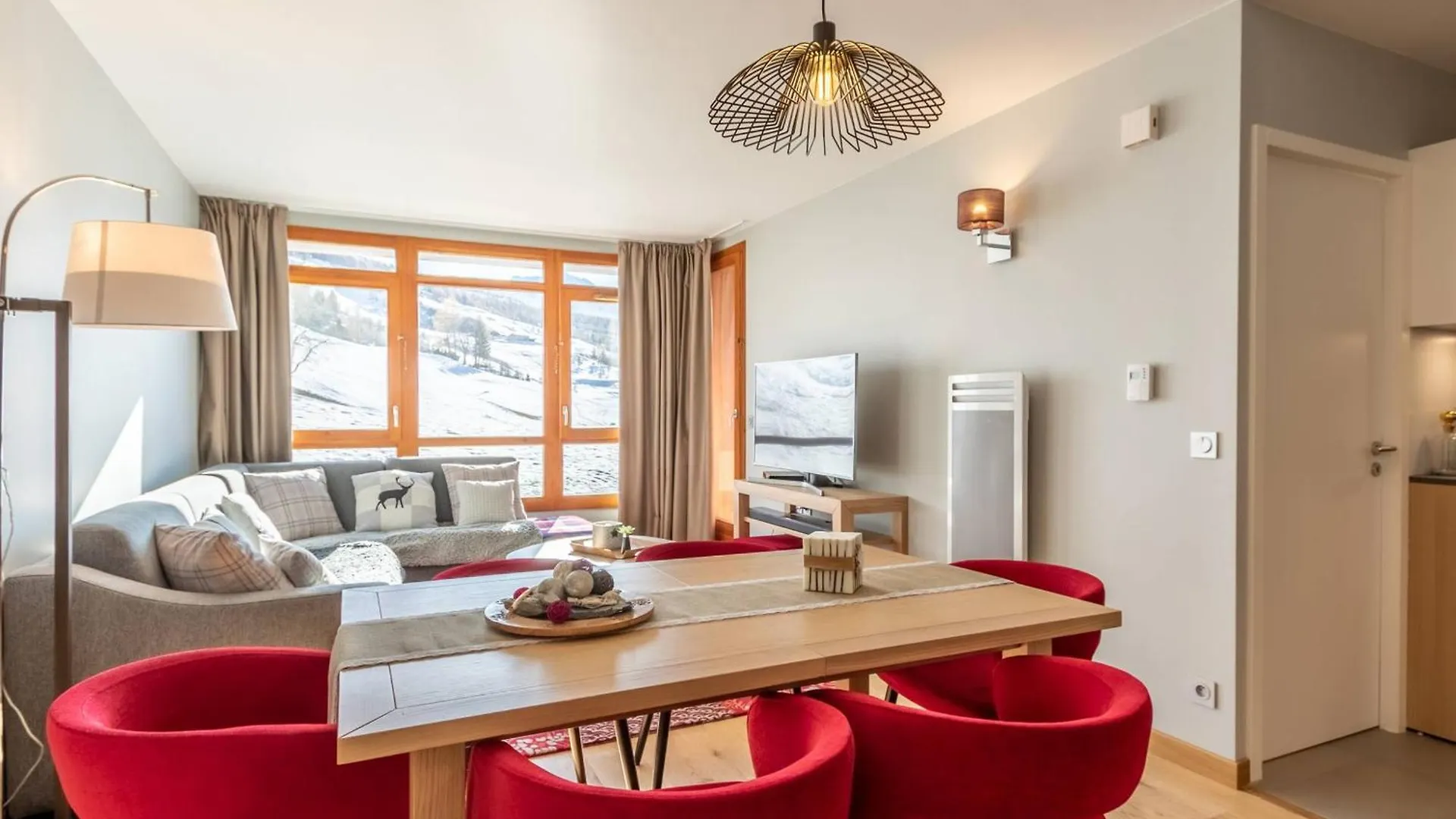Appartement Moderne 4 Pieces Avec Piscine, Spa, Parking Et Acces Direct Aux Pistes - Fr-1-352-65 Les Arcs  Apartment